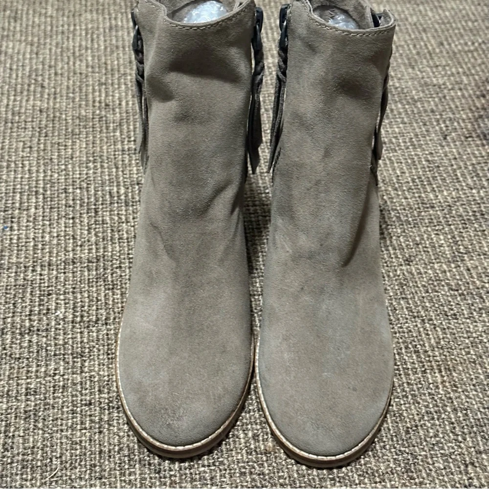 NWOT Dolce Vita Lana Tassels Ankle Suede Booties - Picture 2 of 5